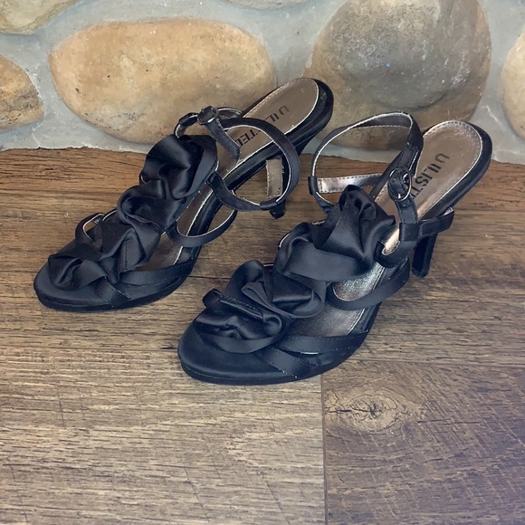 Unlisted high heel with black satin ribbon - Picture 2 of 4